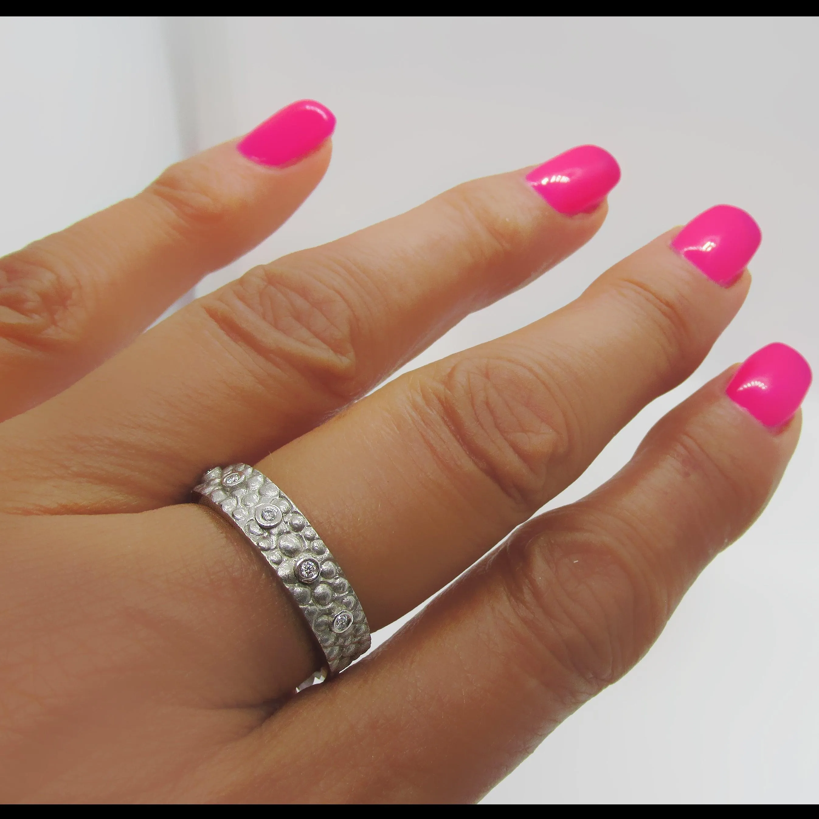 Textured Gold Band With 5 Diamonds White Gold 14K