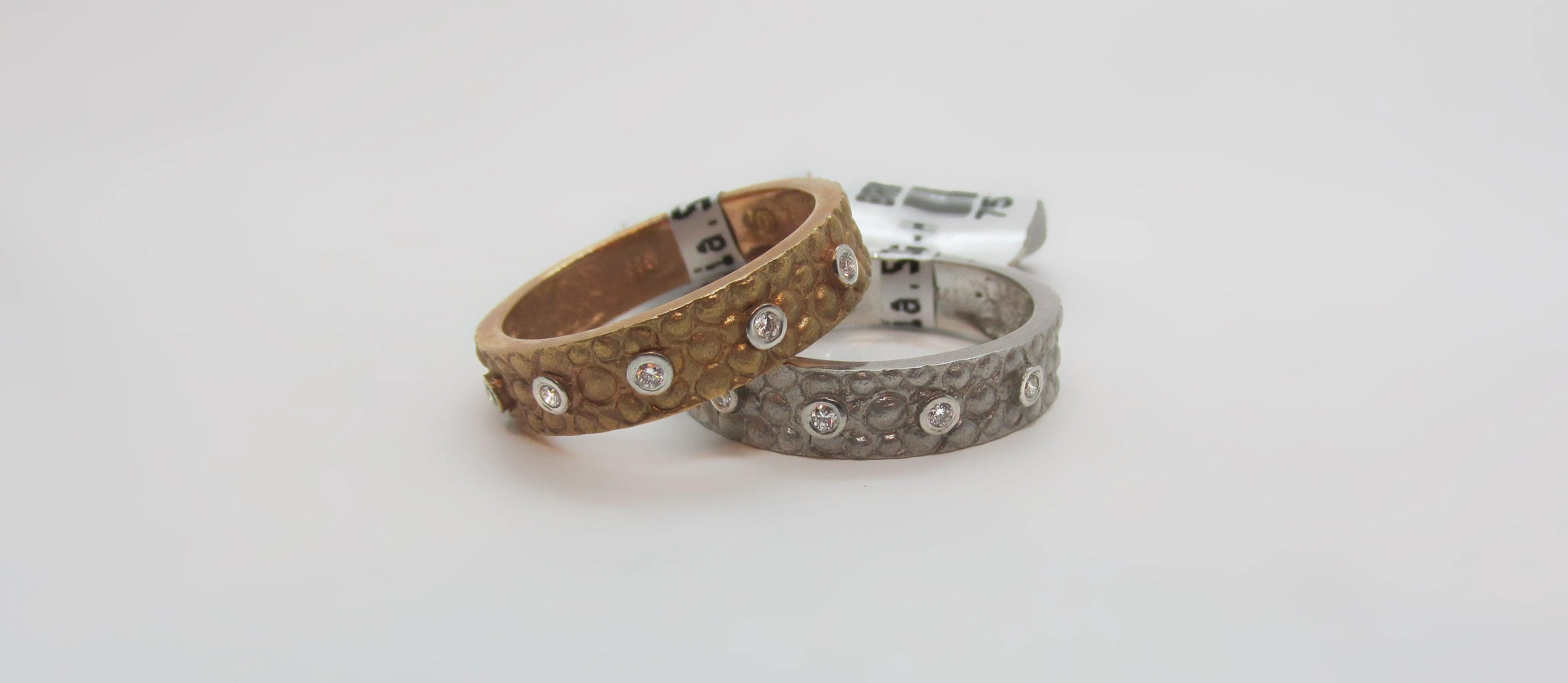 Textured Gold Band With 5 Diamonds White Gold 14K